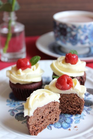 Old Fashioned Red Velvet Cake 昔ながらのレッドベルベットケーキ British Tea Style